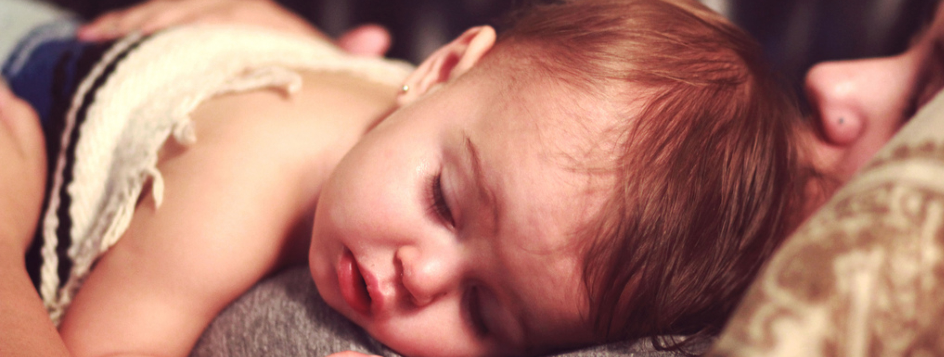 حمَّى الرضع: الأسباب وطرق العلاج